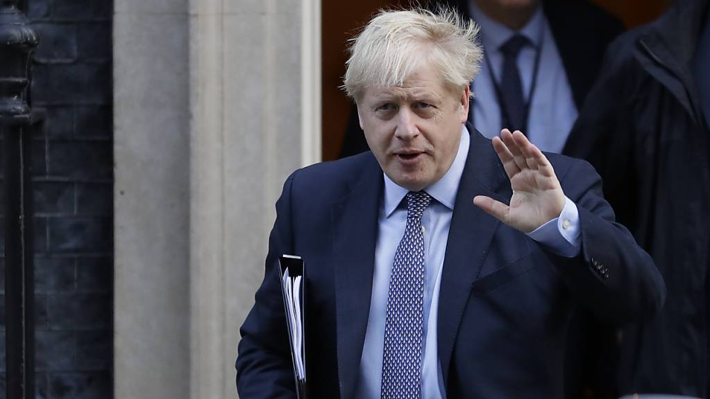 Auf dem Weg zur historischen Parlamentssitzung: Der britische Premierminister Boris Johnson beim Verlassen seines Amtssitzes an der Downing Street 10 in London.