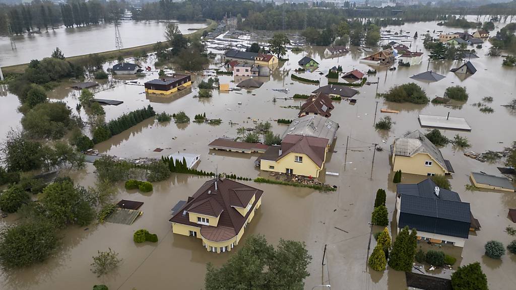 Hochwasser mitten in Europa: Das Bangen geht weiter