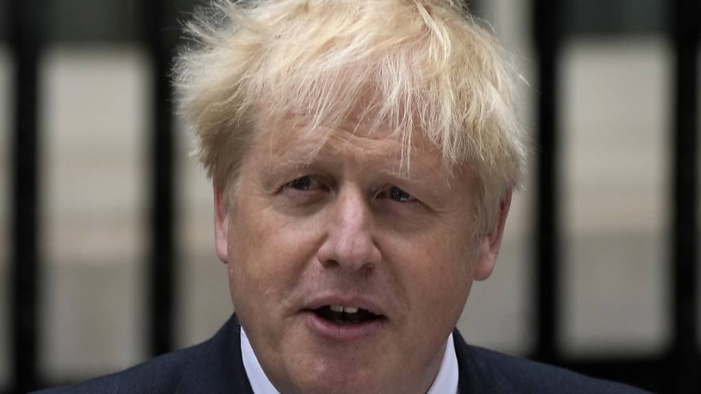 Boris Johnson intervenes in controversy over book about royals