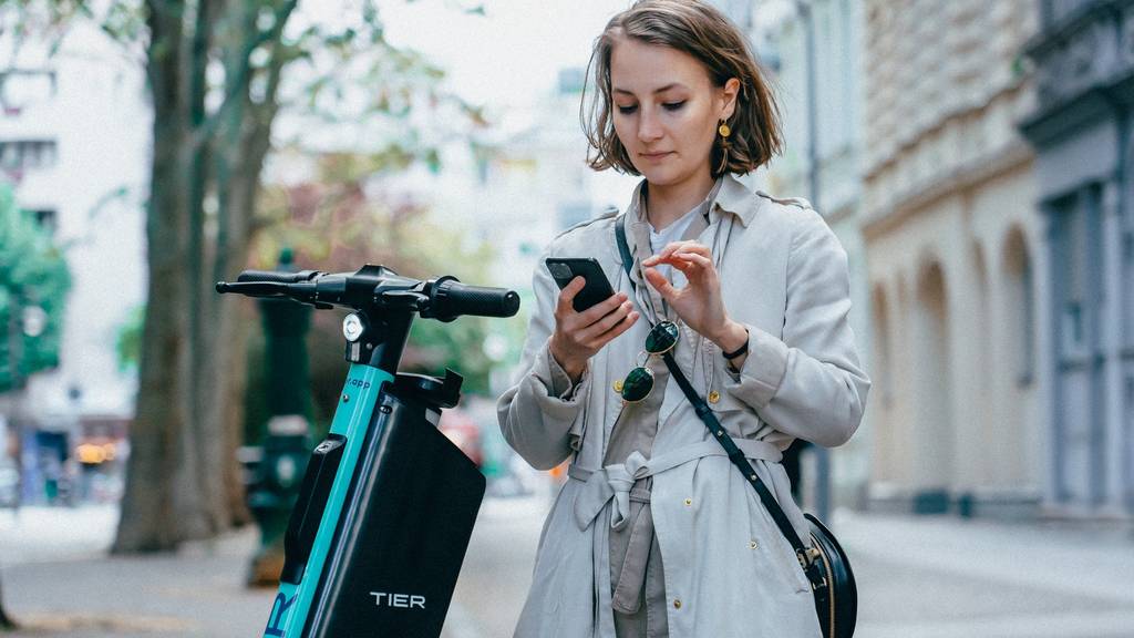 Mit einem Billett Zug, Bus und E-Trotti fahren: Ostwind und Tier testen Kombi-Tickets