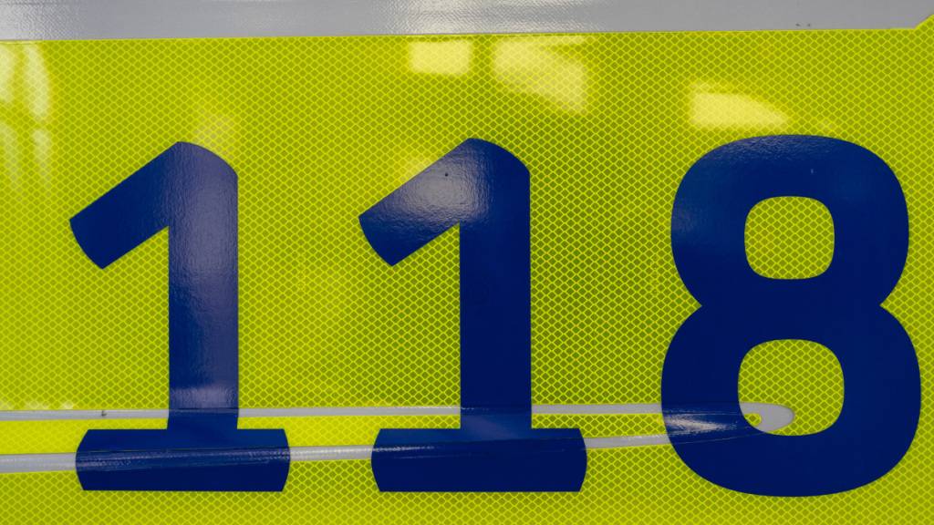 Die Feuerwehr stand in der Nacht auf Sonntag in Weiningen wegen eines Brandes im Einsatz. (Symbolbild)