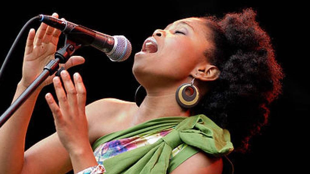 Die Sängerin Nomfusi aus Südafrika hat wie alle anderen Musiker an der Afro-Pfingsten den Saal bis auf den letzten Platz gefüllt. (Handout)