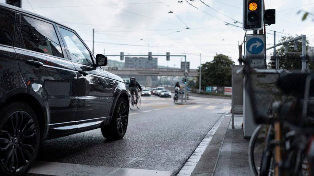 Die Komplexität des Strassenverkehrs kann überfordern, wie Mario Cavegn von der Beratungsstelle für Unfallverhütung sagte. (Archivbild)