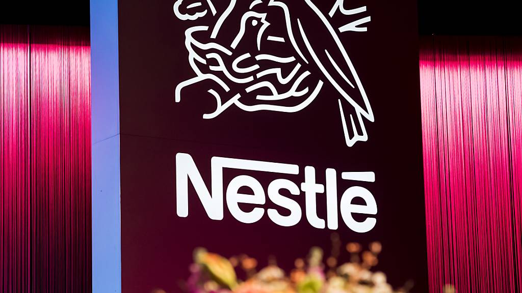 Die in Vevey VD beheimatete Nestlé-Gruppe hat Teile seines Wassergeschäftes in Nordamerika veräussert. (Archivbild)