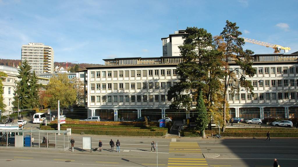 Das Universitätsspital Zürich USZ mit Spitalpark.