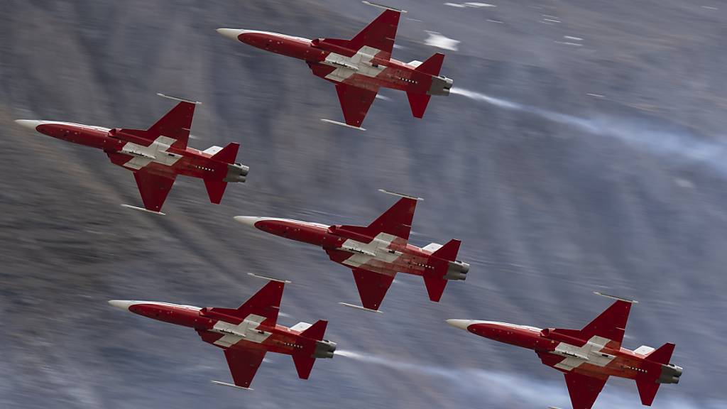 Ist am Basel Tatoo wie geplant zu sehen: Die Kunstflugstaffel Patrouille Suisse der Luftwaffe. (Archivbild)