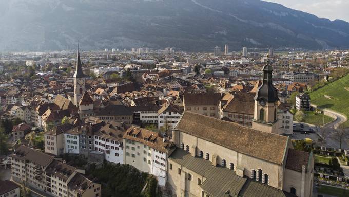 Stadt beschenkt die Bevölkerung mit Blumen