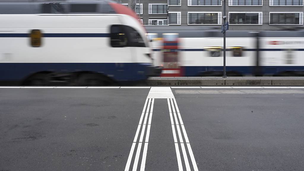 Der Zürcher Verkehrsverbund (ZVV) erhält von den Fahrgästen gute Noten - einzig beim Preis-Leistungs-Verhältnis ist die Zufriedenheit nicht ganz so hoch. (Symbolbild)