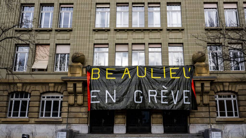 Im Kanton Waadt wurde an zahlreichen Arbeitsplätzen erneut über Streikresolutionen abgestimmt, insbesondere in Schulen, wie hier am Gymnasium Beaulieu in Lausanne.