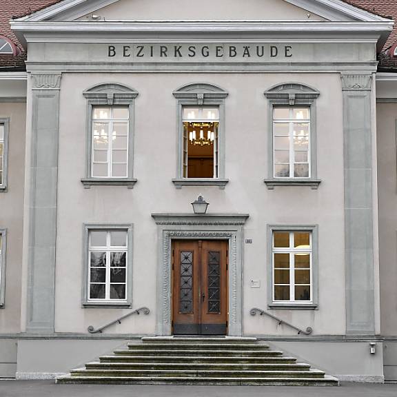 34-Jährige steht wegen Attacken auf Ehemann in Bülach vor Gericht