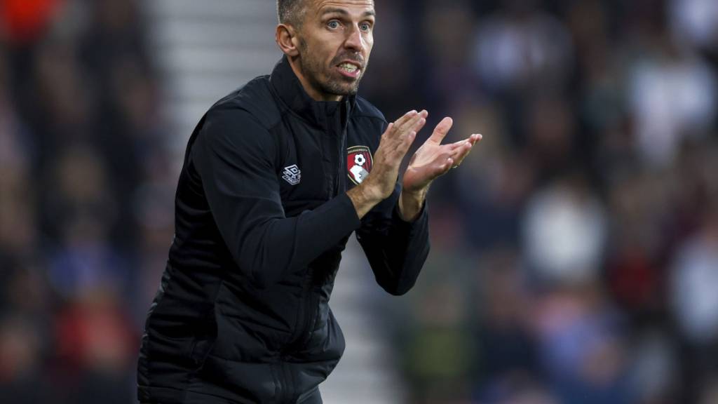 Gary O'Neil treibt die Spieler an