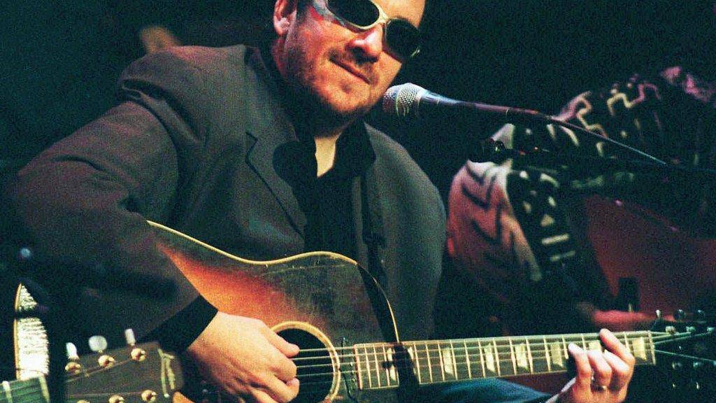 Elvis Costello hat Krebs