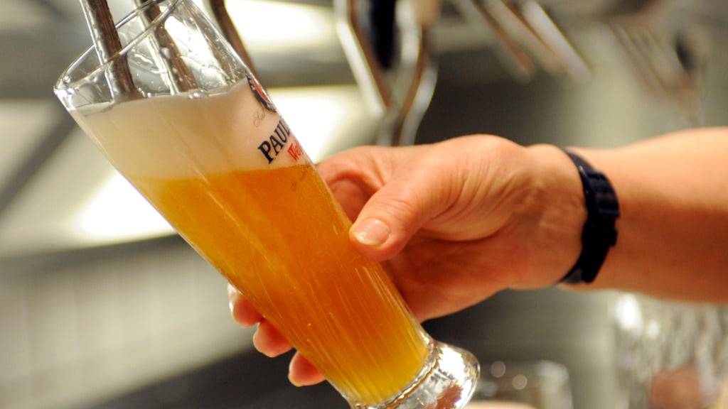 Deutsche Brauereien haben auch im Jahr 2024 nicht so viel Bier verkauft wie erhofft. (Archivbild)