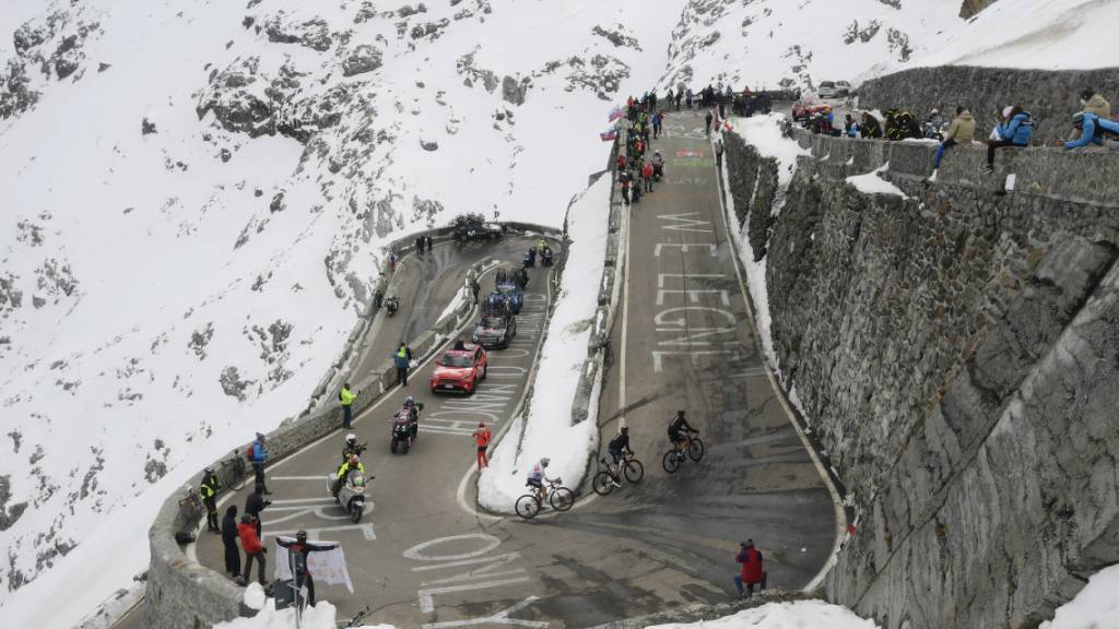 Temperaturen um den Gefrierpunkt am Giro 2020: Der Aufstieg zum Stilfserjoch auf 2757 Meter über Meer verlangte den Fahrern alles ab