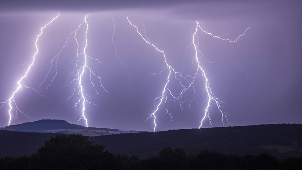 Schwere Gewitter haben im ersten Halbjahr weltweit deutlich mehr Schäden verursacht. (Symbolbild)