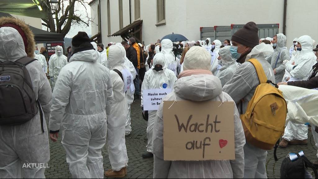 Trotz überlasteten Spitälern: In Aarau wurde gegen die Corona-Massnahmen demonstriert