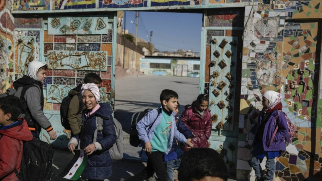 ARCHIV - Syrische Kinder verlassen ihre Schule nach dem Unterricht im Zentrum von Damaskus. Foto: Leo Correa/AP/dpa/Archivbild