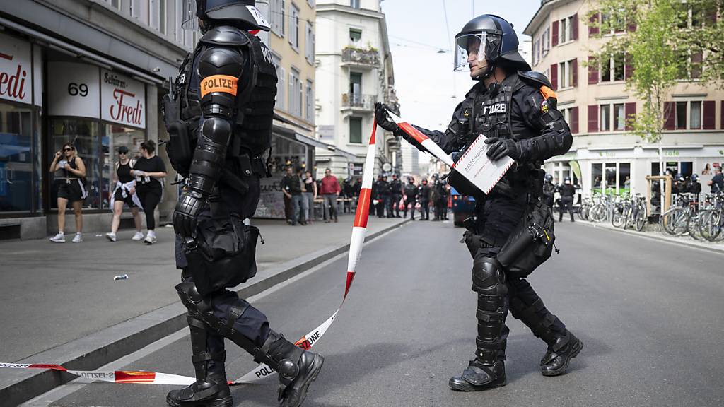 Polizei löst Demonstration von Linksautonomen in Zürich auf