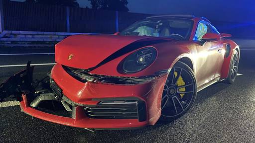 24-Jähriger schrottet Porsche – Polizei vermutet Alkohol