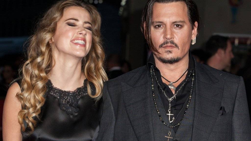 Amber Heard (l) und Johnny Depp müssen vor Gericht erscheinen (Archiv)