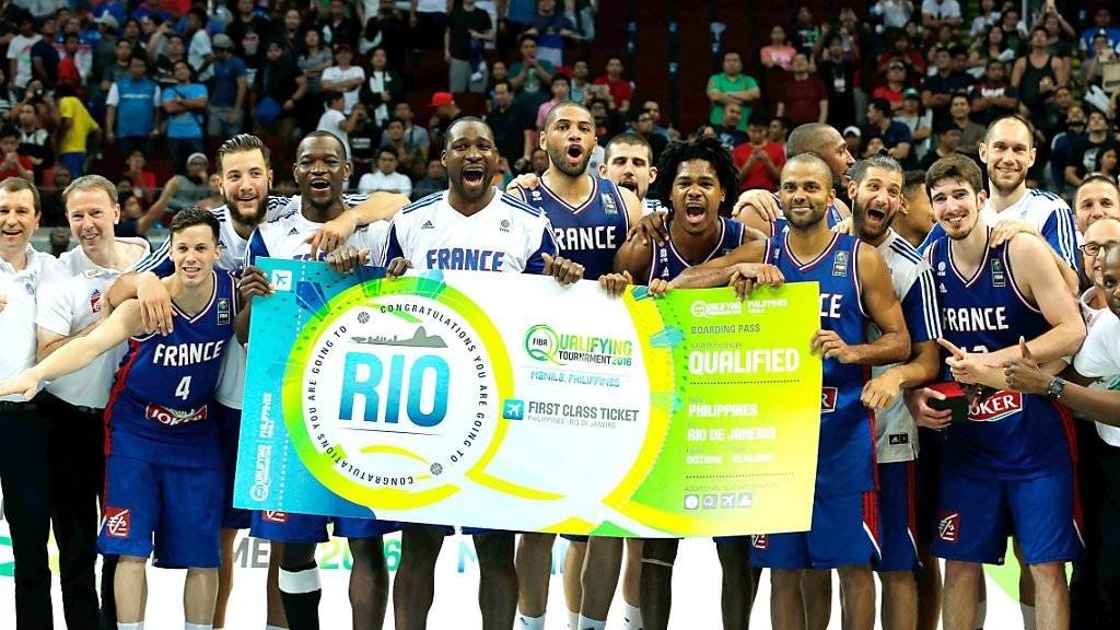 Das französische Basketball-Nationalteam feiert seine Qualifikation für die Olympischen Spiele in Rio: Der französische Geheimdienst hat offenbar Hinweise, dass ein Anschlag auf die französische Olympia-Delegation geplant war. Details dazu sind jedoch nicht bekannt. (Archivbild)