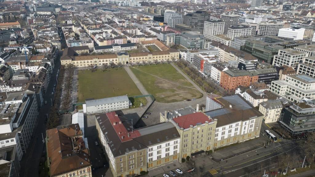 Das Bildungszentrum für Erwachsene wird 2029 in die Militärkaserne in Zürich einziehen. Dafür wird diese umfassend umgebaut. (Archivbild)