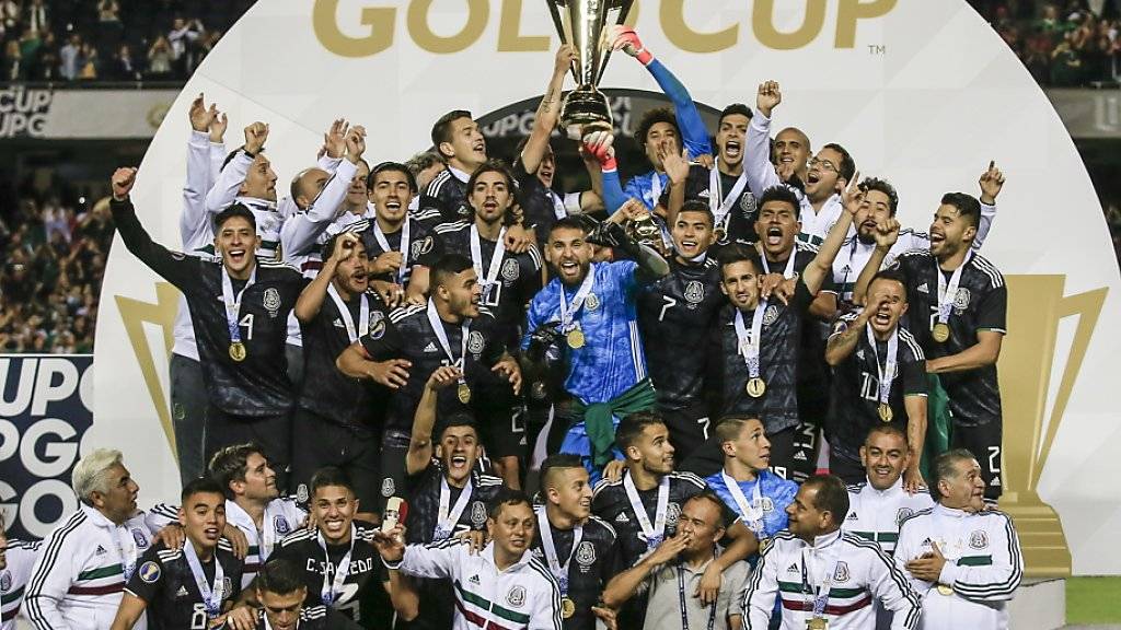 1:0-Sieg im Final gegen Gastgeber USA: Mexiko gewinnt zum achten Mal den Gold Cup, das Kontinental-Turnier der CONCACAF-Zone (Nord- und Mittelamerika und Karibik)