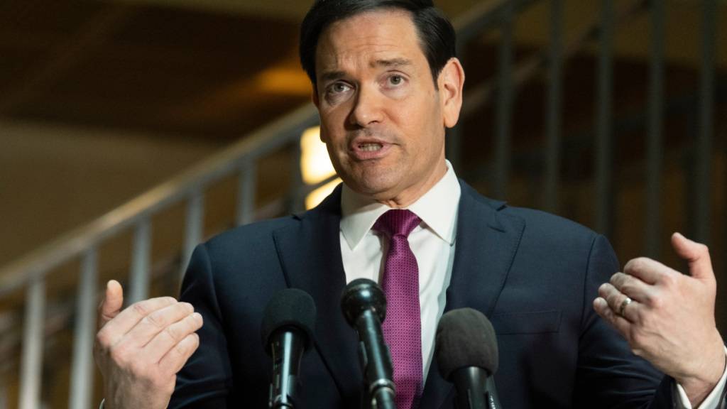 ARCHIV - US-Außenminister Marco Rubio spricht zu Reportern. Foto: Manuel Balce Ceneta/AP/dpa/Archivbild