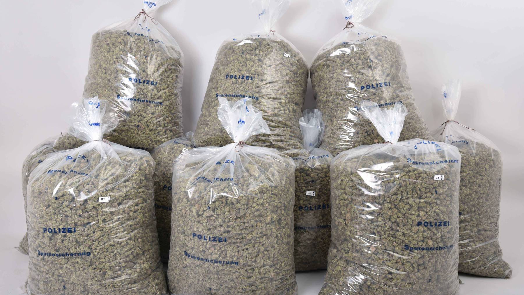 90 Kilogramm Marihuana in Möbeln versteckt