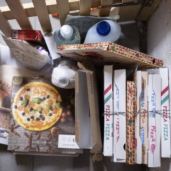 Verbotene Pizza-Schachteln im Altkarton: Das sind die grössten Recycling-Fehler