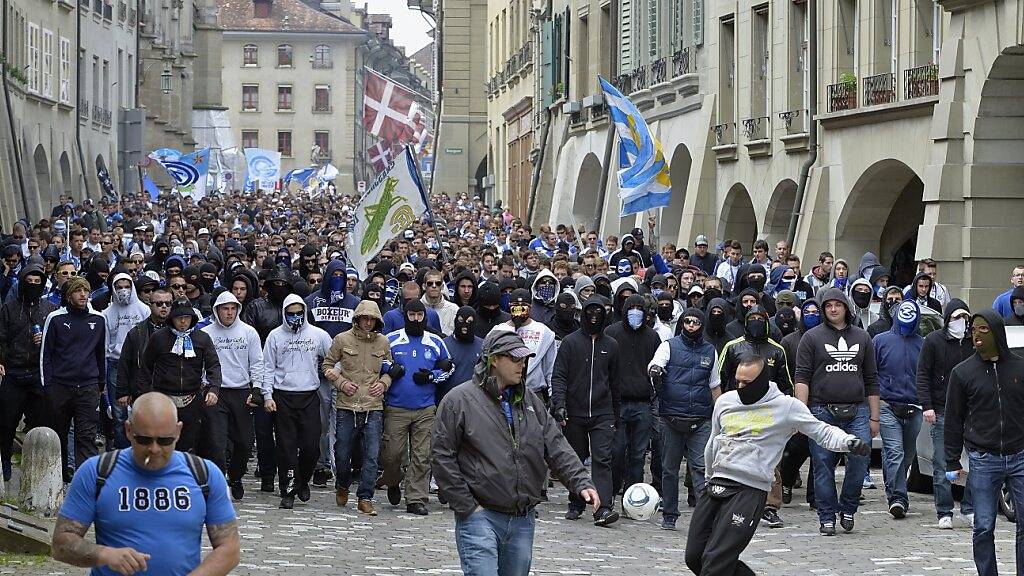 Ein Fanmarsch der Anhänger des Zürcher Grasshopper-Clubs im Mai 2013 in Bern. (Archivbild)