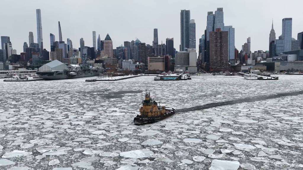Eisige Kälte in New York: Eisschollen auf dem Hudson River