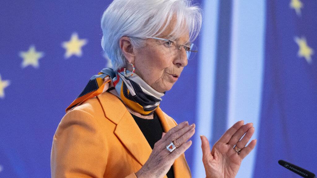 Die Europäische Zentralbank (EZB) und Direktorin Christine Lagarde tasten die Leitzinsen in ihrer Sitzung von Anfang Februar erneut nicht an. Der Einlagenzins bleibt bei 2 Prozent. (Archivbild)