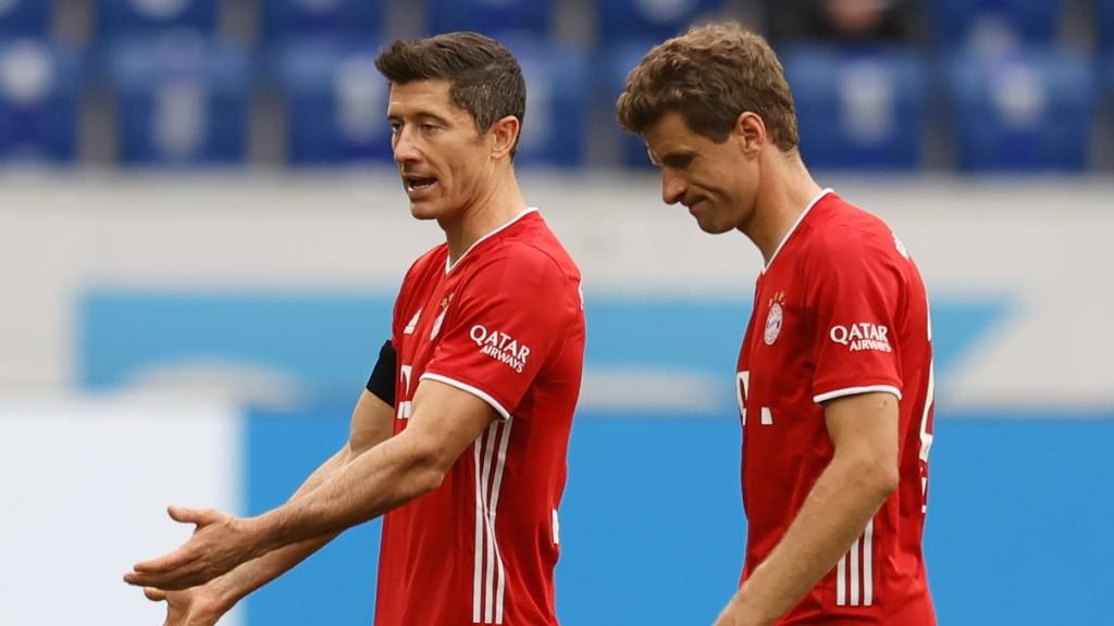 Ein ungewohntes Bild: Enttäuschte und ratlose Bayern (Lewandowski/links und Müller) nach dem 1:4 gegen Hoffenheim