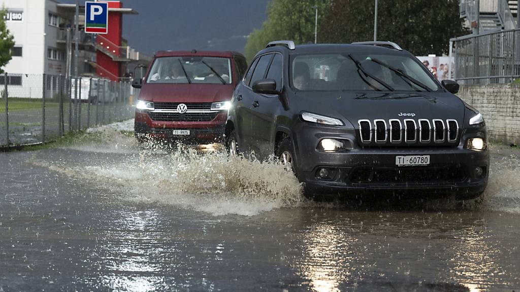 Hochwasser nach heftigen Gewittern am Freitag in Bellinzona TI.