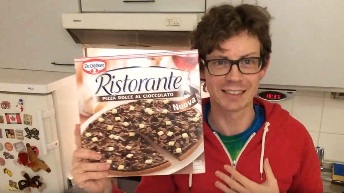 (Screenshot youtube/junkfoodguru) Jetzt kommt die Schokoladenpizza