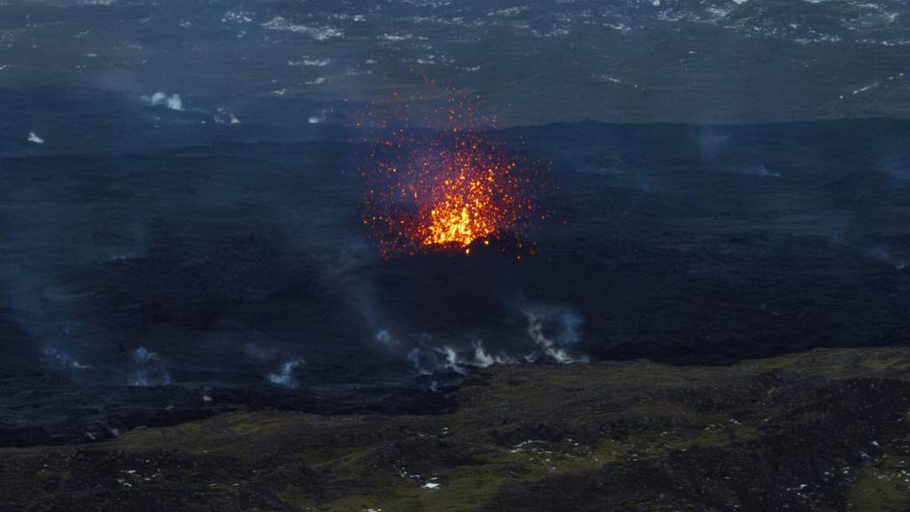 Ein Blick auf einen aktiven Schlot auf der isländischen Halbinsel Reykjanes. Foto: Marco Di Marco/AP