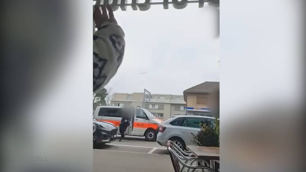 Verhaftung während Livestream: Bekannter TikToker bei Einsatz in Glattbrugg involviert