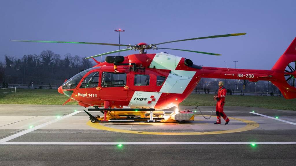 Ein 18-jähriger Motorradfahrer musste nach einem Unfall in Dielsdorf am Mittwochabend schwer verletzt mit einem Rettungshelikopter der Rega ins Spital geflogen werden. (Symbolbild)