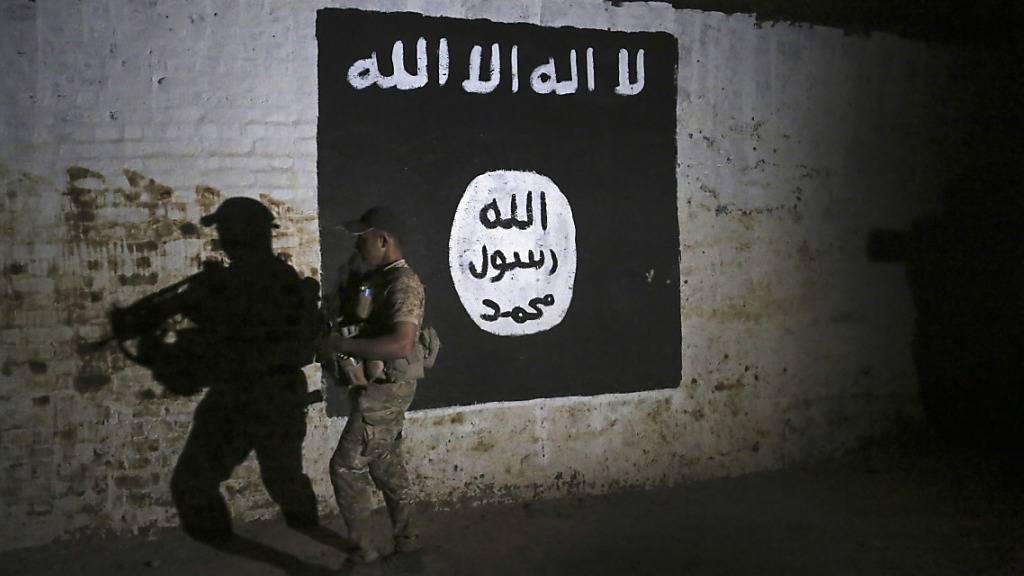 Drei Schweizer Dschihadisten befinden sich laut dem Aussendepartement in kurdischer Haft. Ihr Schicksal war nach einem Angriff der Terrororganisation IS auf ein nordsyrisches Gefängnis im Januar unklar gewesen. (Archivbild)
