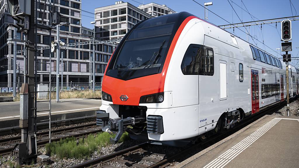 Die SBB präsentierten am Freitag den neuen IR-Dosto-Zug von Stadler. Er kommt vorerst auf der Strecke Schaffhausen-Zürich und später auch auf anderen Strecken zum Einsatz.