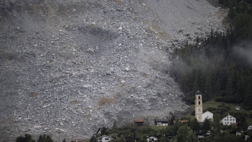 Im kommenden Dezember entscheidet der Bündner Grosse Rat über einen Kredit, mit dem die teilweise Umsiedlung von Brienz mitfinanziert werden kann. (Archivbild)