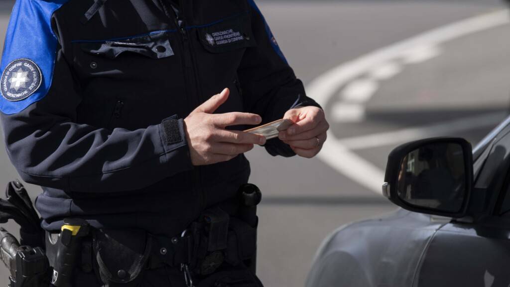 Zwei Männer wegen Kokainschmuggels im Tessin in U-Haft genommen