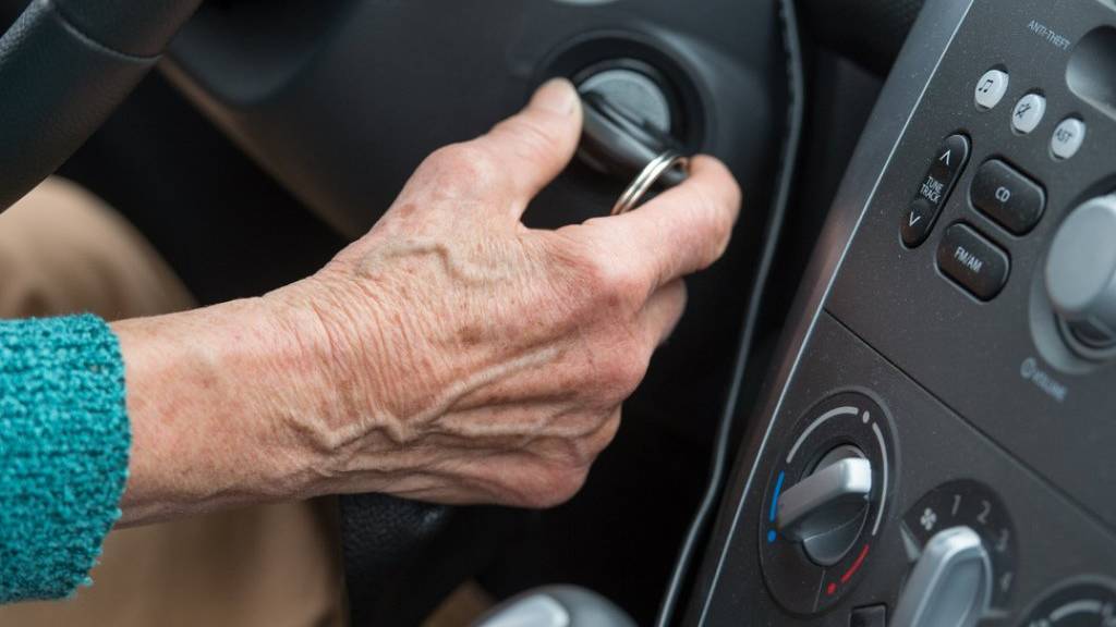 Das Bundesgericht schickt einen Senior nochmals in die Fahreignungsprüfung. (Symbolbild)