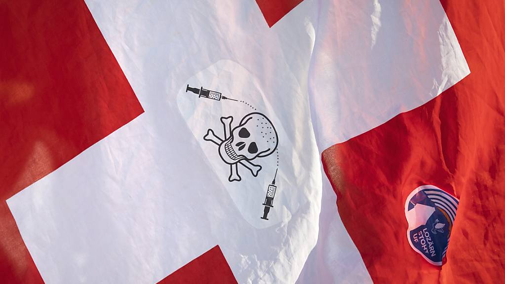 Zunehmend vergiftetes Klima in der Schweiz im Laufe der Coronakrise. Die Intoleranz der Menschen untereinander hat laut einer Umfrage zugenommen, etwas weniger bei den Geimpften, etwas mehr bei den Ungeimpften. (Archivbild)