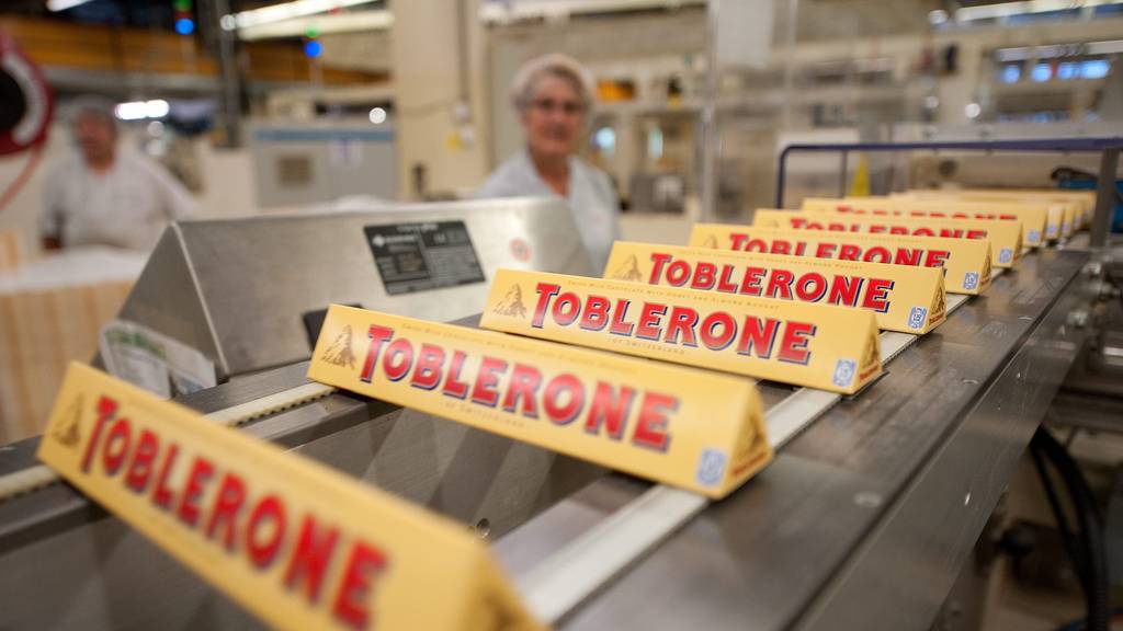 Beschäftige der Toblerone-Fabrik in Bern fordern mehr Lohn. 
