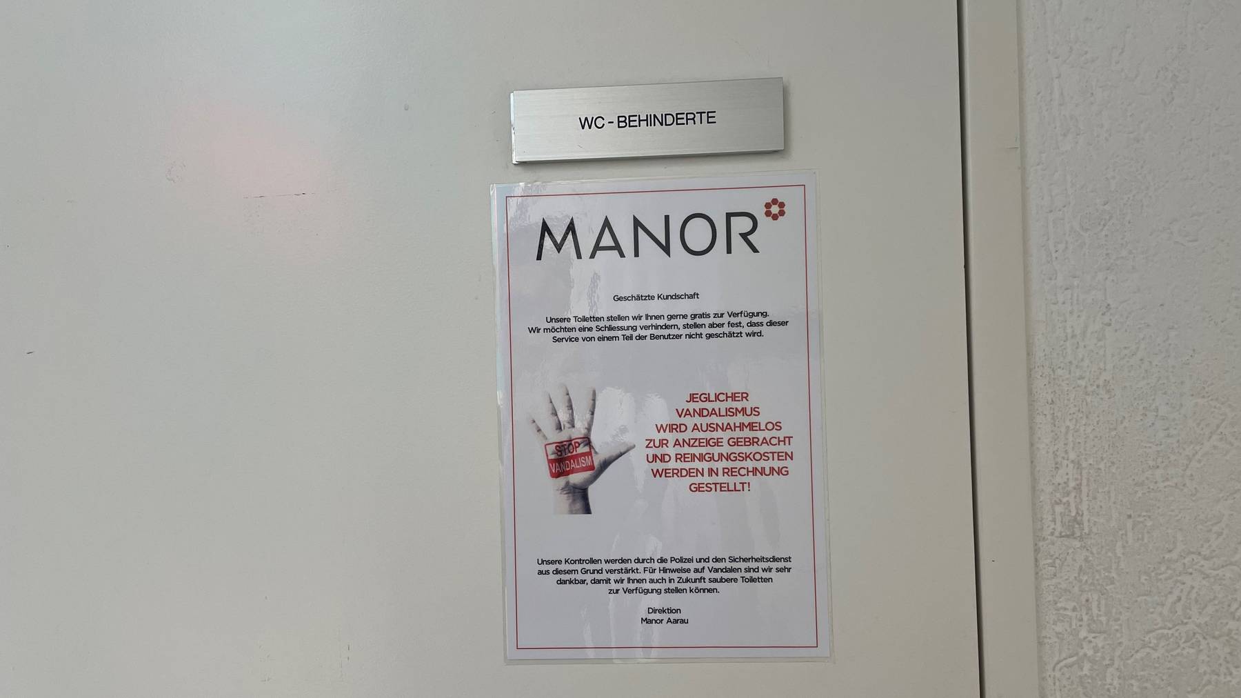 Manor WC Vandalismus