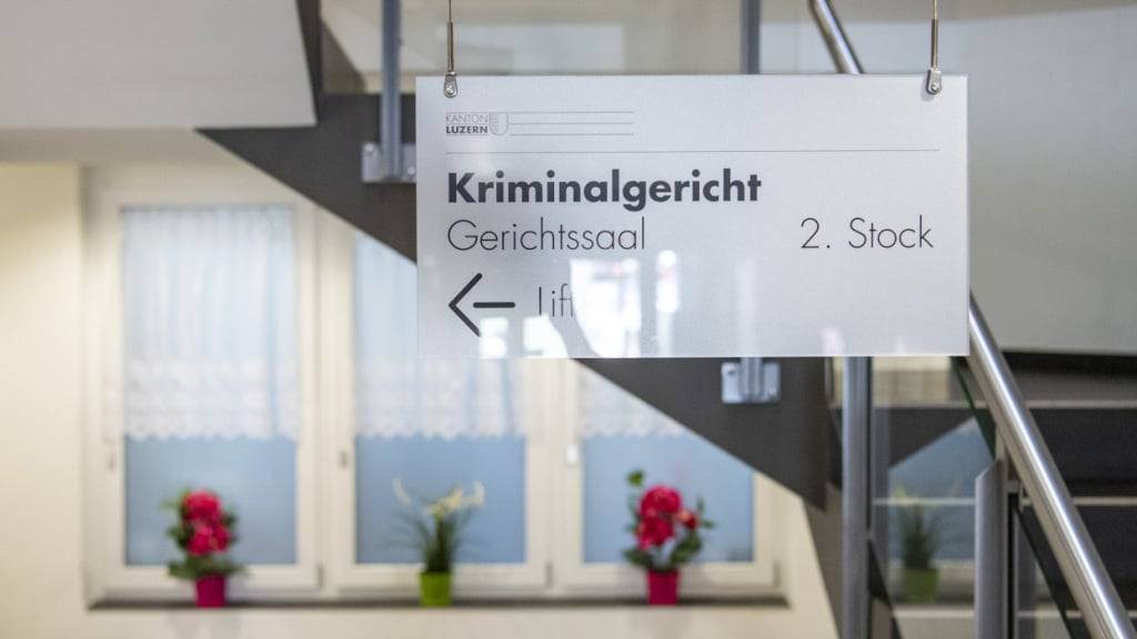 Dem heute am Luzerner Kriminalgericht angeklagten Imbissbetreiber wirft die Staatsanwaltschaft vor, mit Kokain und Heroin gehandelt zu haben. (Symbolbild)