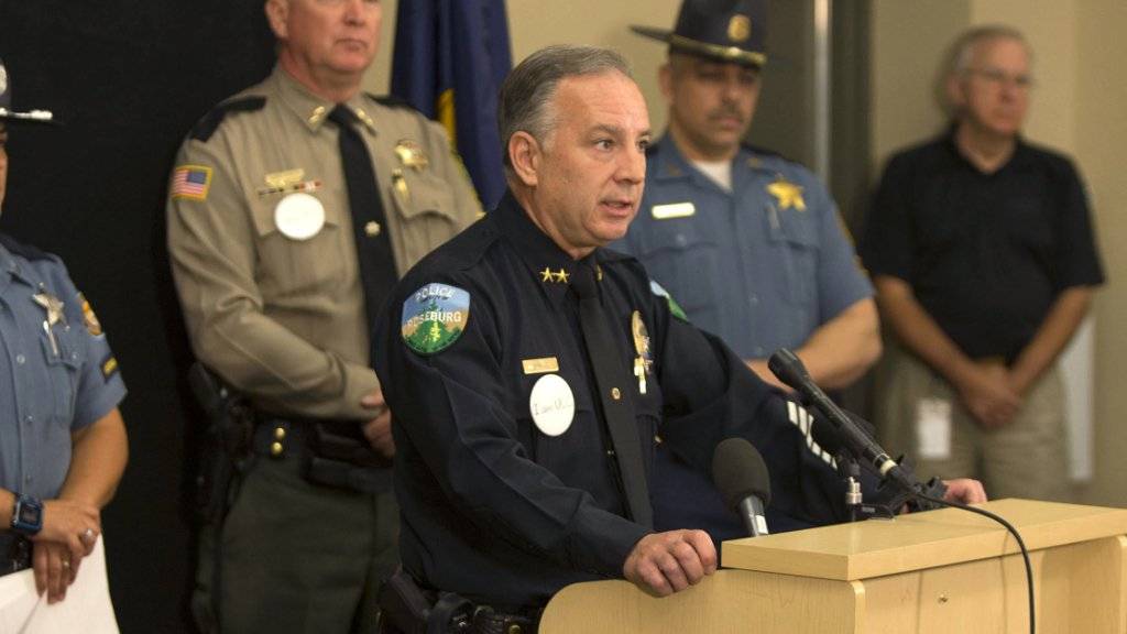 Polizeichef Jim Burge gab weitere Details zum Hergang des Amoklaufs an einer Schule im US-Bundesstaat Oregon bekannt.