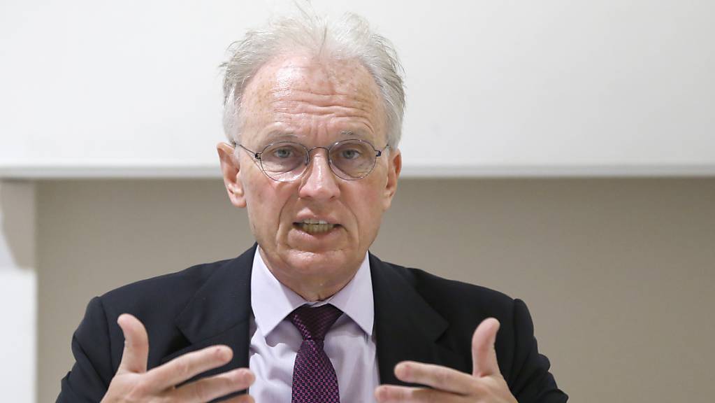 Hans-Ulrich Bigler, der Direktor des Schweizerischeren Gewerbeverbandes (SGV), kritisiert, dass die Aufhebung der Home-Office-Pflicht an Reihentests geknüpft wird. 